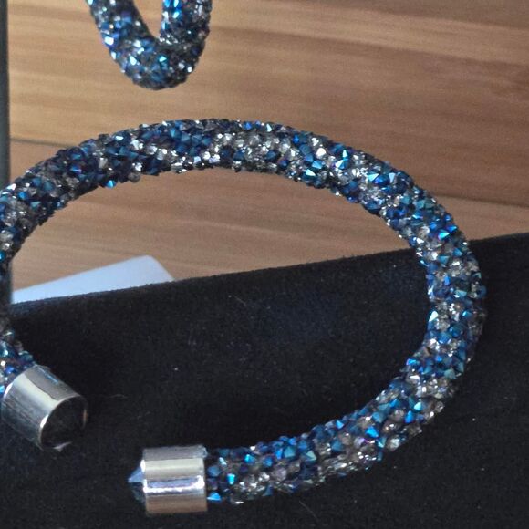 Swarovski  elements Women's Silver and Blue Jewelry set - Picture 6 of 8